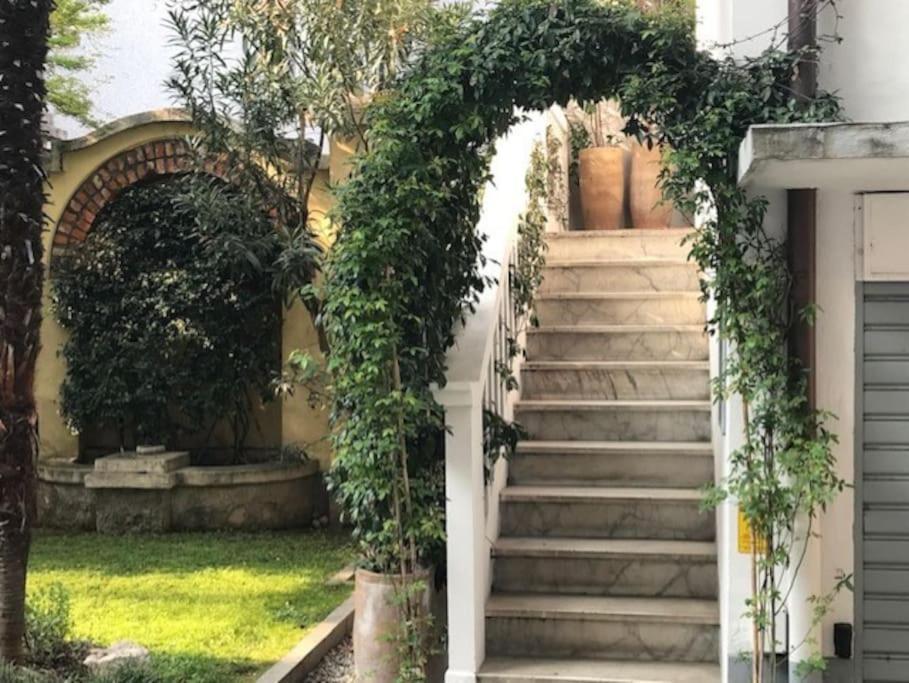 Stylish Green Courtyard Loft Citylife — Foto 2